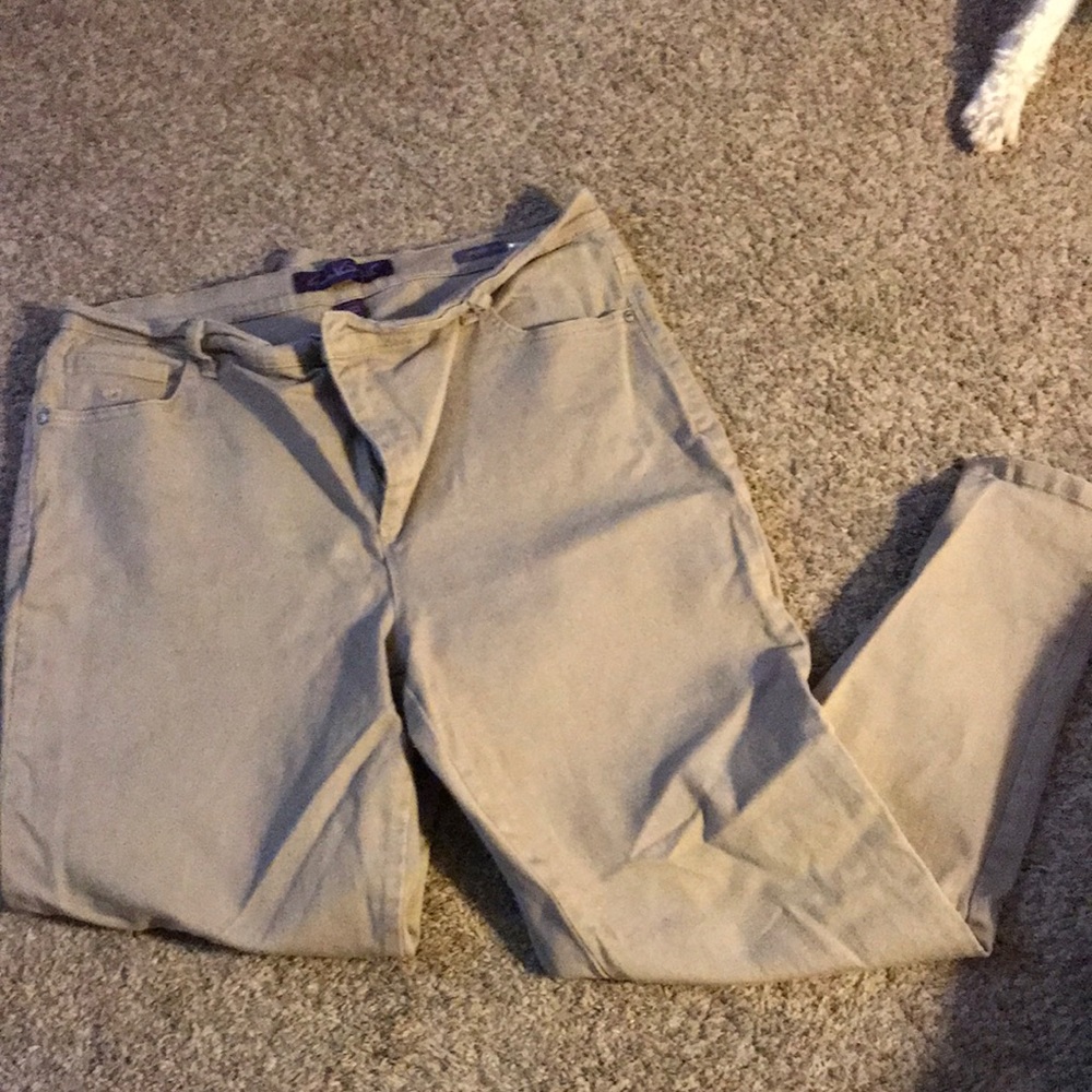Gloria Vanderbilt Khaki pants